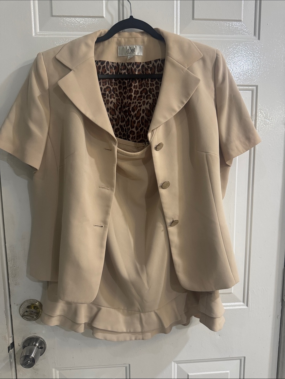 Le Suit Women's Cream Short-Sleeve Blazer with Layered Shell - Picture 2 of 12